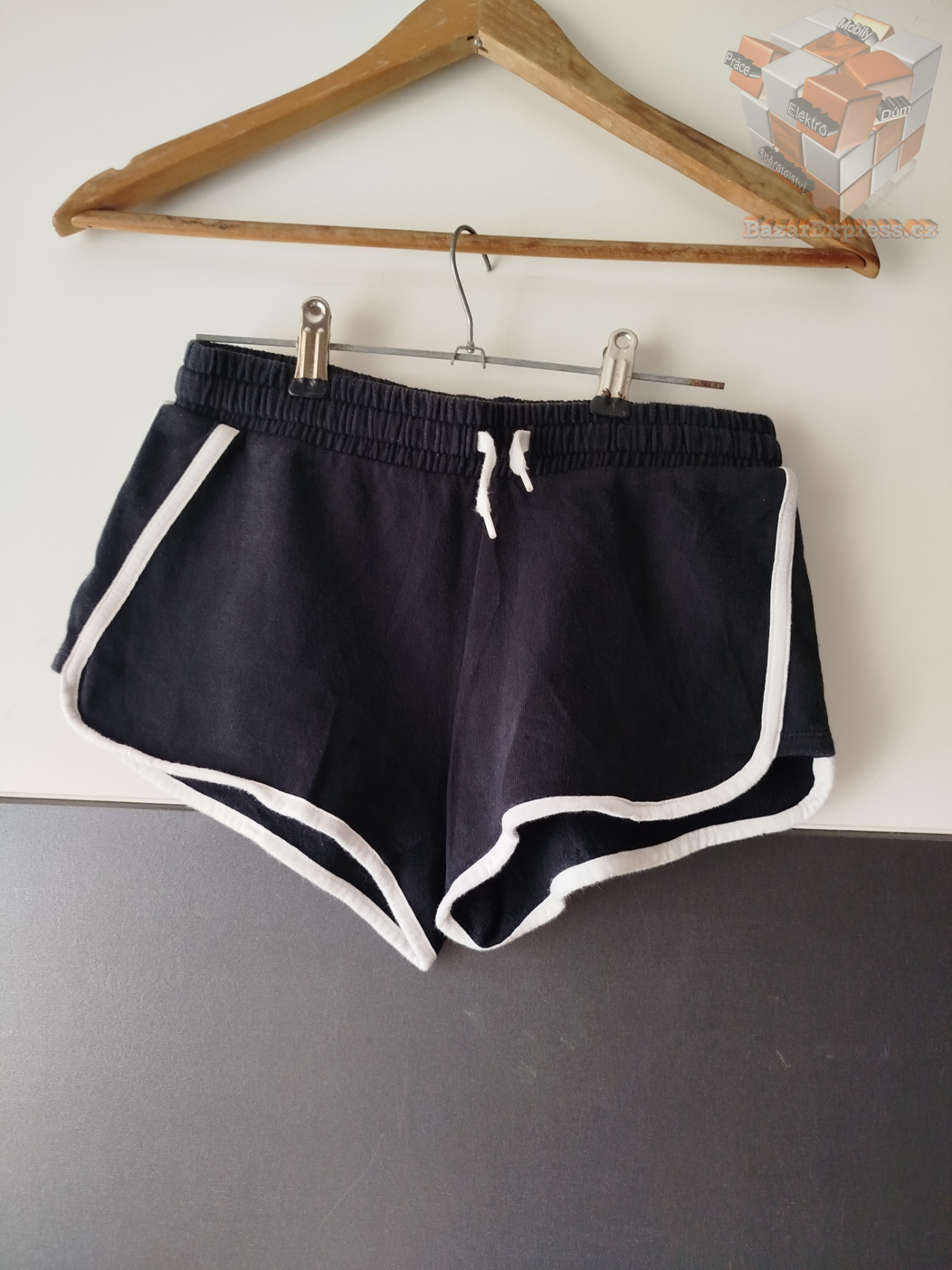 Kraťasy zn. H&M vel.140