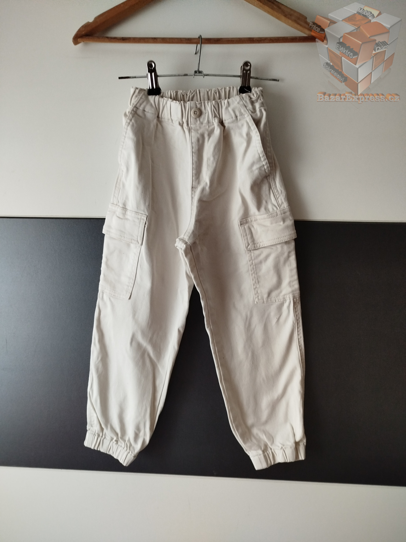 Letní kalhoty zn. Uniqlo vel.122