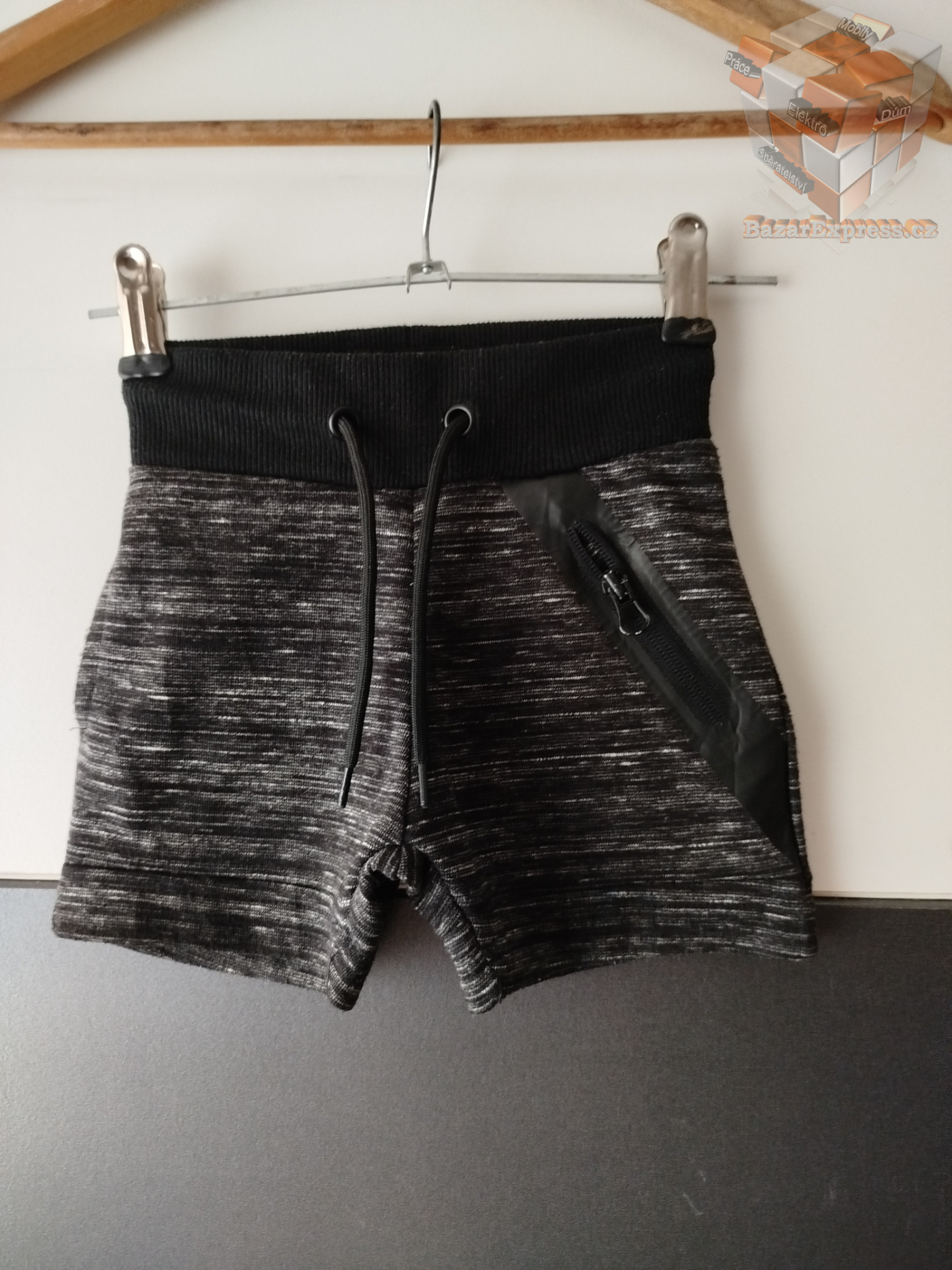  Kraťasy zn. Primark vel.92