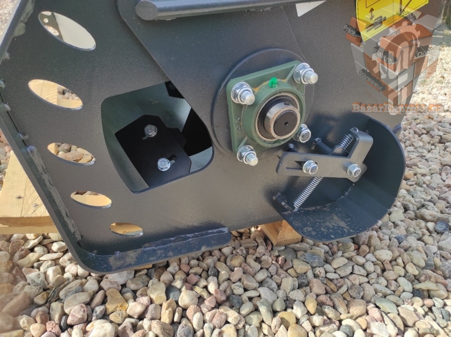 MÍCHACÍ LOPATA AMR MINI-8