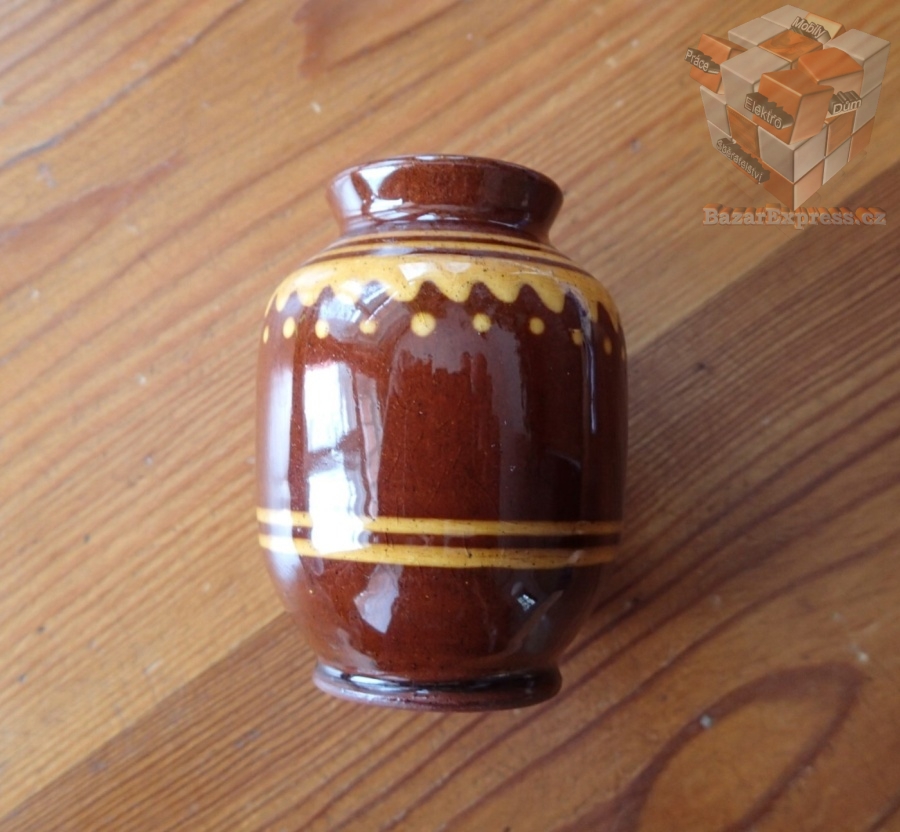 Stará keramická vázička