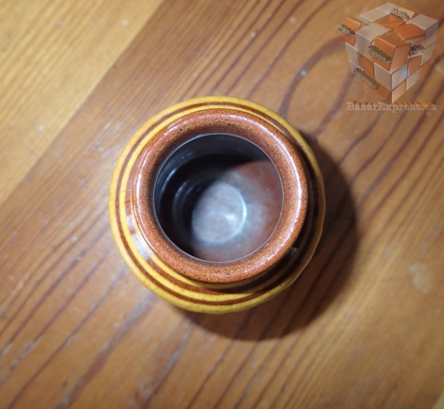 Stará keramická vázička