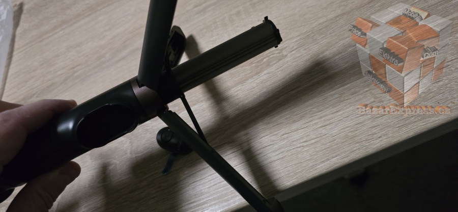 Selfie tyč s bluetooth ovládáním a funkcí tripodu