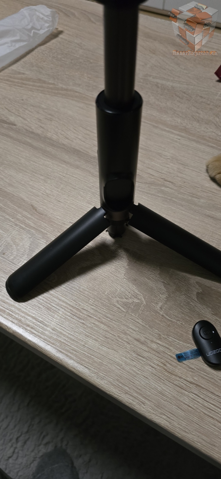 Selfie tyč s bluetooth ovládáním a funkcí tripodu