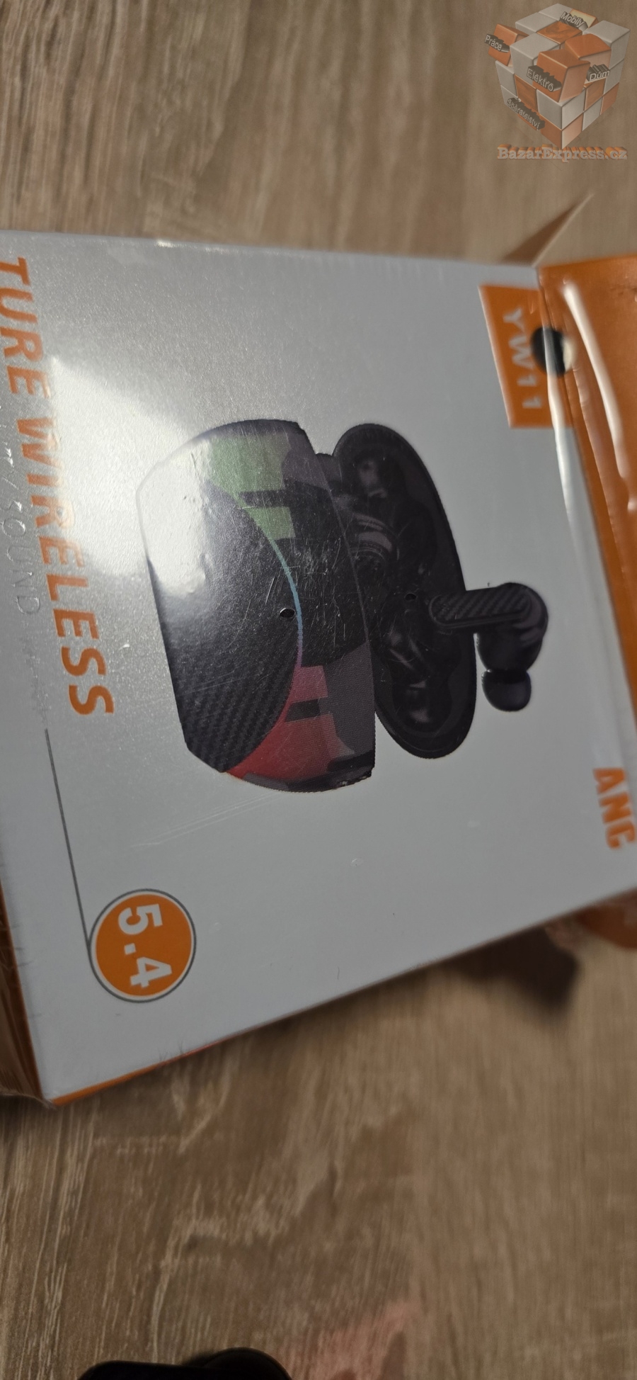 LED podsvícená bluetooth sluchátka s výdrží 4h.