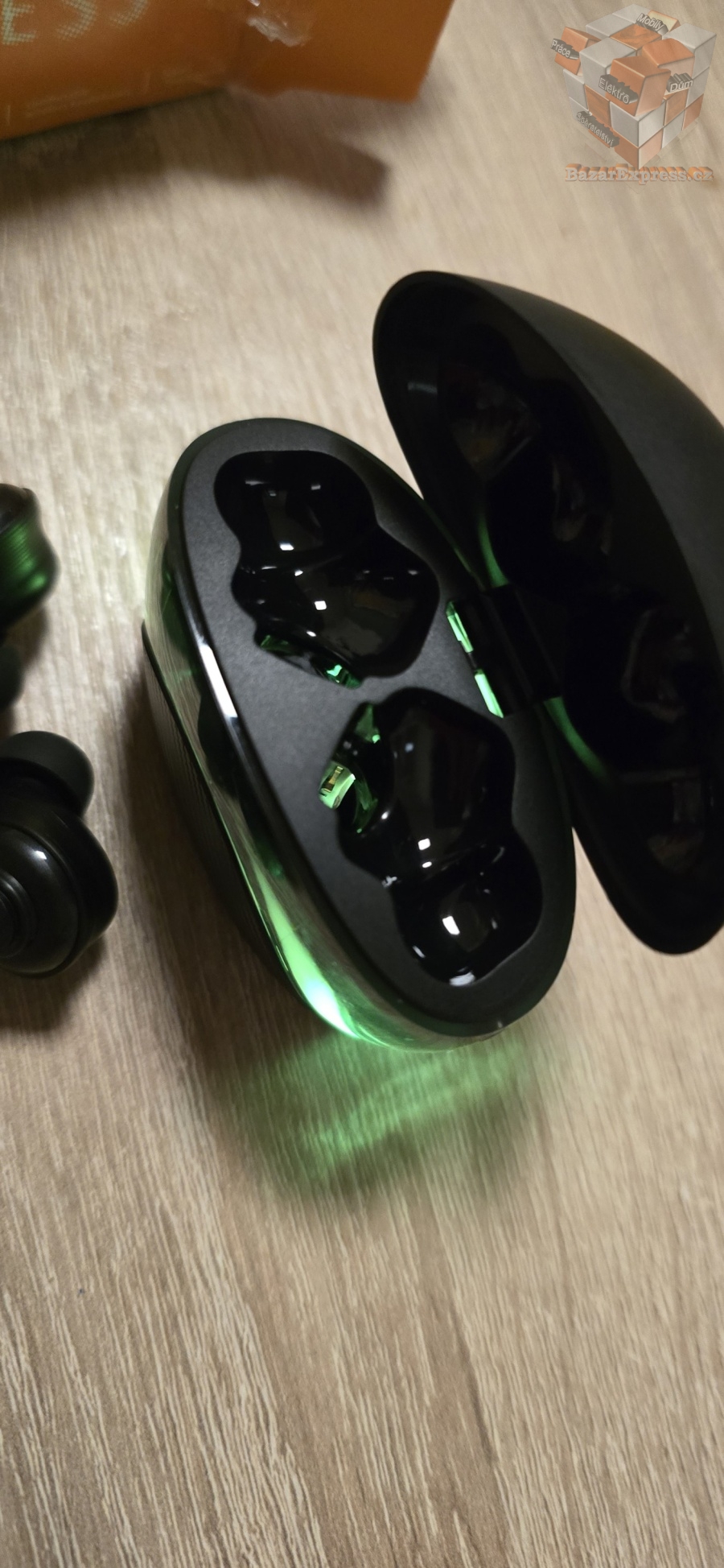 LED podsvícená bluetooth sluchátka s výdrží 4h.