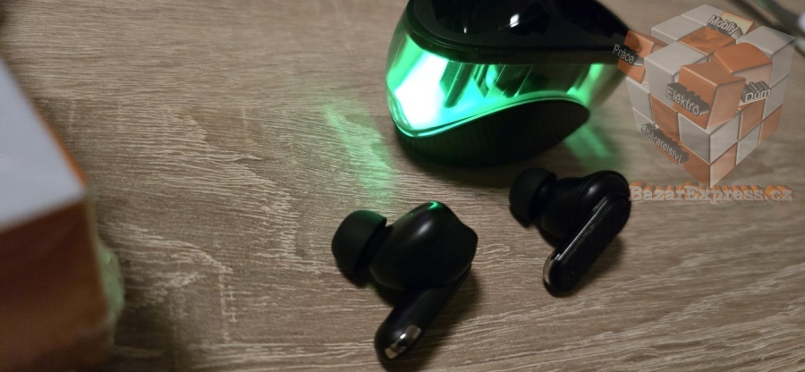 LED podsvícená bluetooth sluchátka s výdrží 4h.