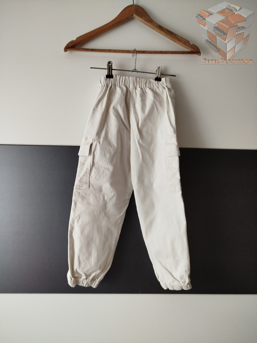 Letní kalhoty zn. Uniqlo vel.122