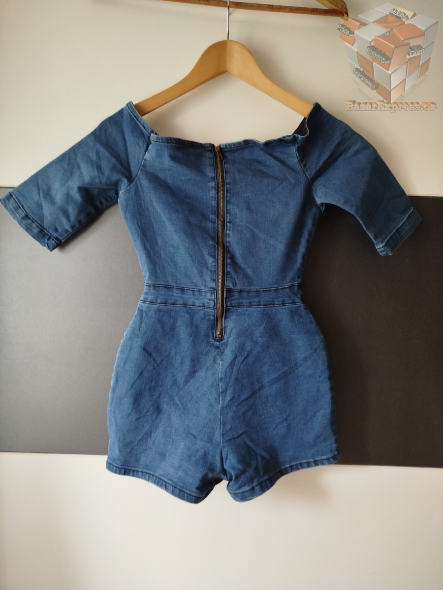 Overal zn. Boohoo vel.38