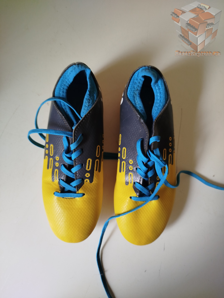 Kopačky zn. Umbro vel.33,5