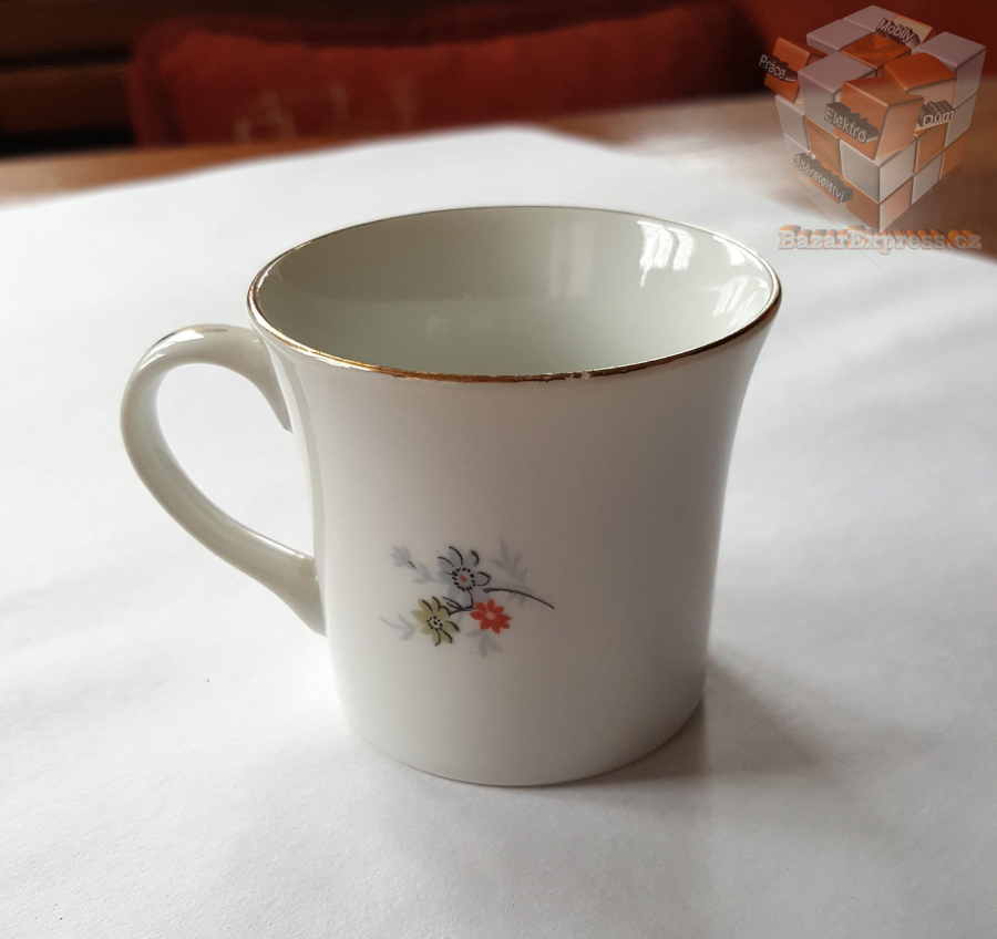 Samotný porcelánový hrníček