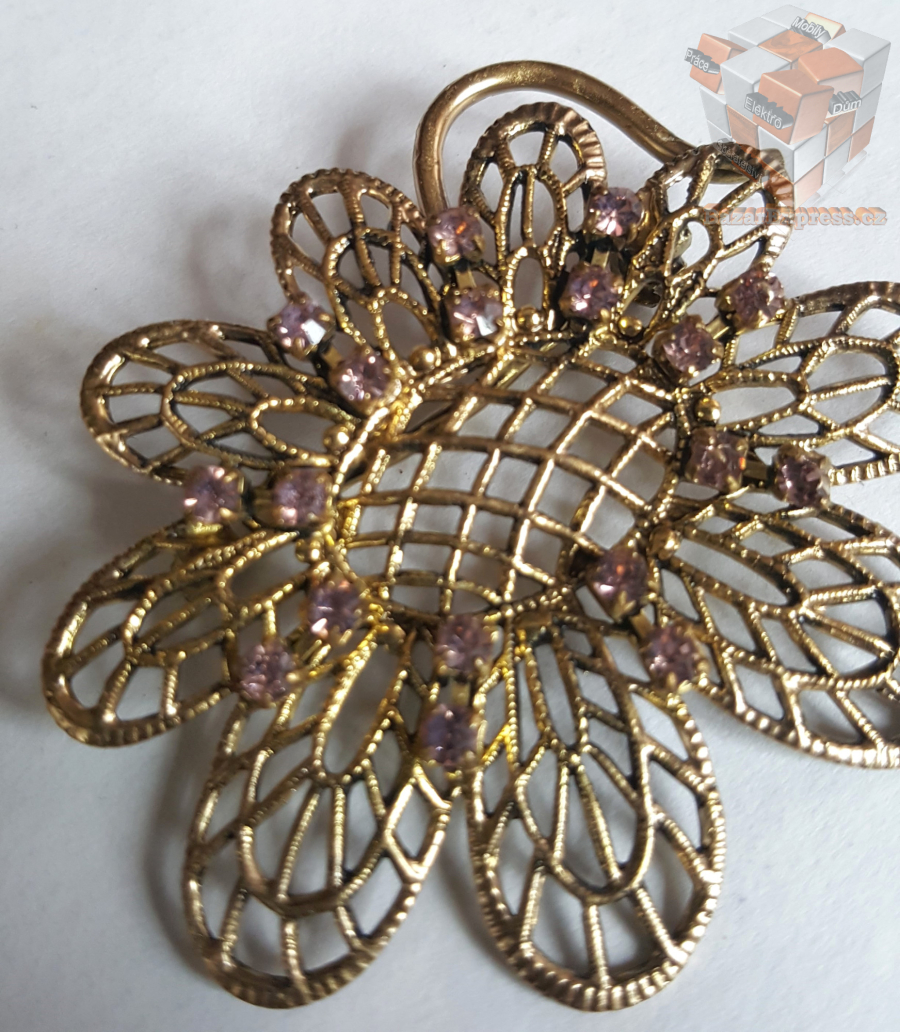 Brož s růžovými kamínky