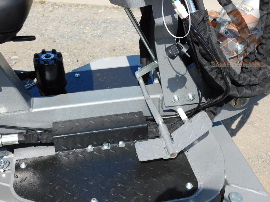 Minibagr Jansen MB-360°  benzínový kráčející bagr