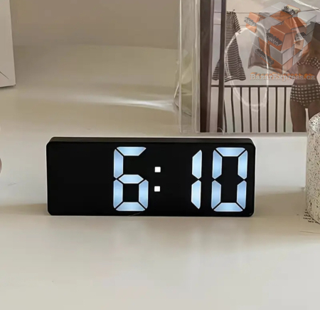 LED hodiny s budíkem na baterie i elektriku