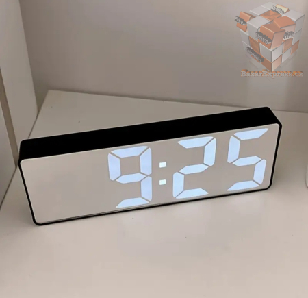 LED hodiny s budíkem na baterie i elektriku