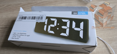 LED hodiny s budíkem na baterie i elektriku