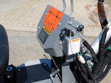 Minibagr Jansen MB-360°  benzínový kráčející bagr